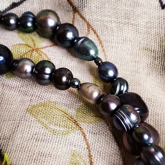 Iris & Lily Peacock Freshwater Pearls Blue Gray Purple Long Strand Necklace NWT - Picture 8 of 10